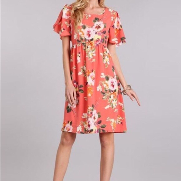 Chris & Carol Dresses & Skirts - Chris & Carol Peach Floral Midi Dress
